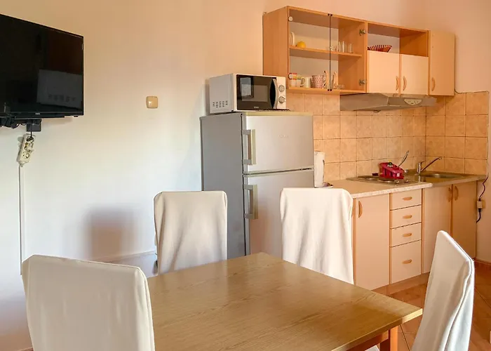 Appartement Beautiful In With Wifi Lopar